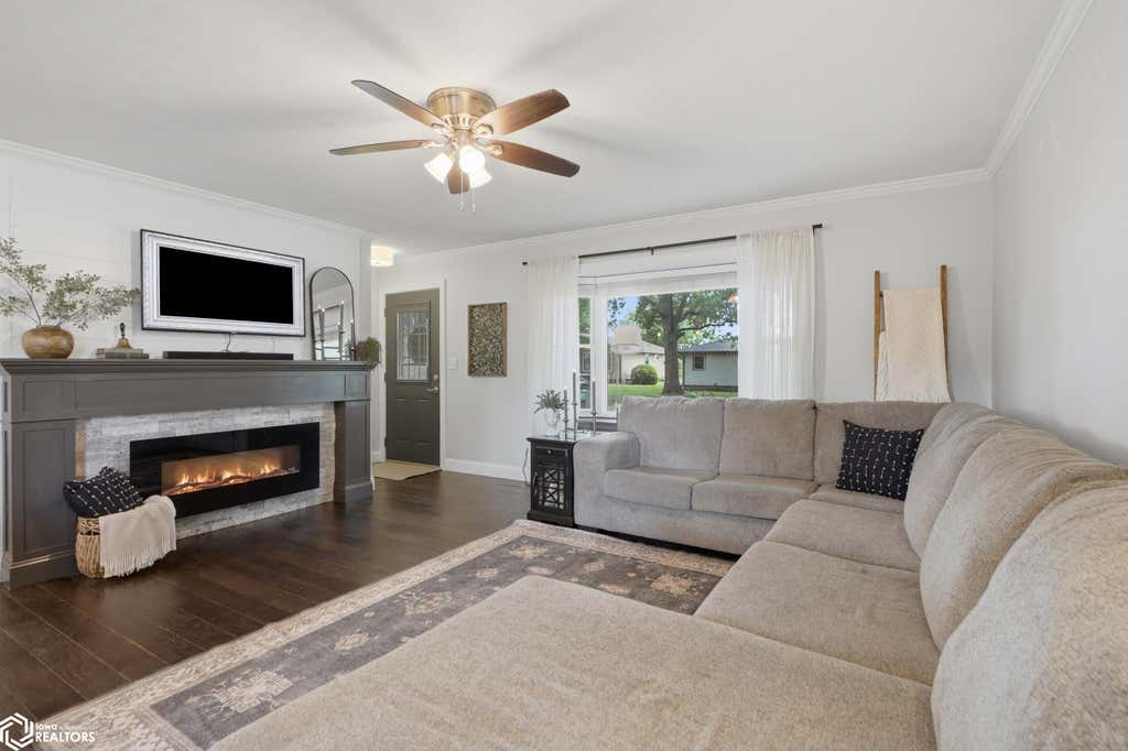 Photo of 519 S 2Nd Avenue, Danville, IA 52623 (MLS # 6340719)