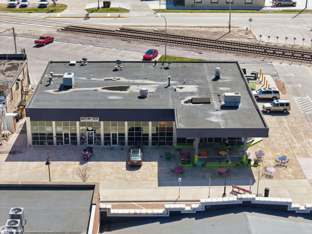 Photo of 713 Jefferson Street, Burlington, IA 52601 (MLS # 6337611)