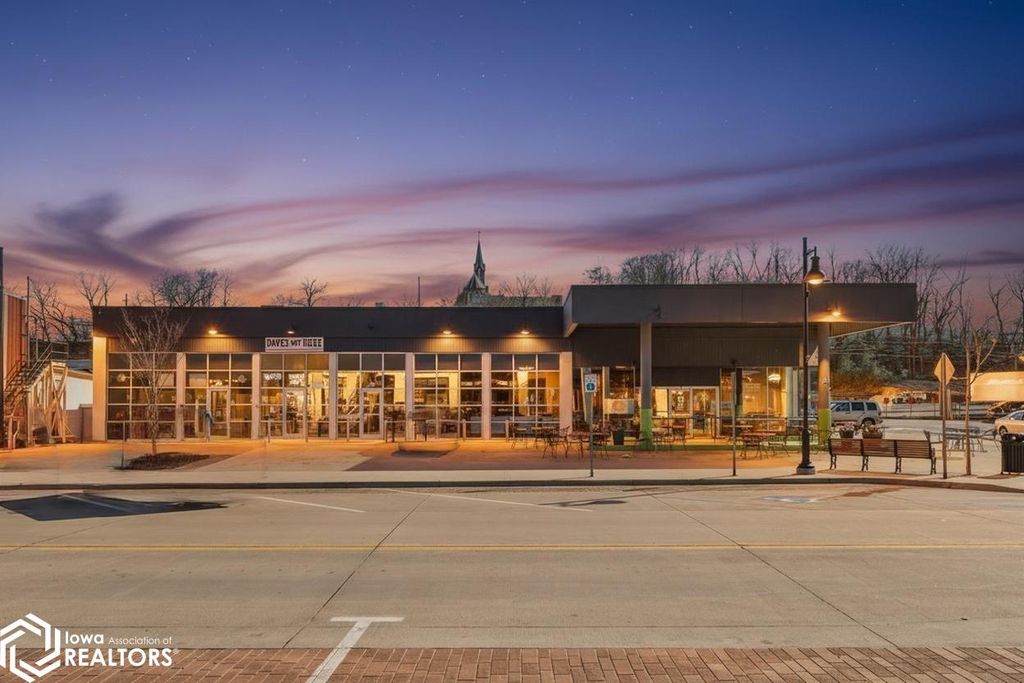 Photo of 713 Jefferson Street, Burlington, IA 52601 (MLS # 6337611)