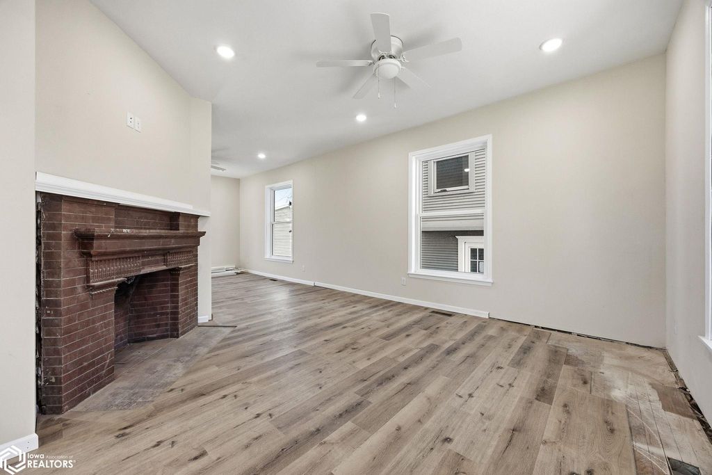 Photo of 1426 3rd Avenue SE, Cedar Rapids, IA 52403 (MLS # 6336243)