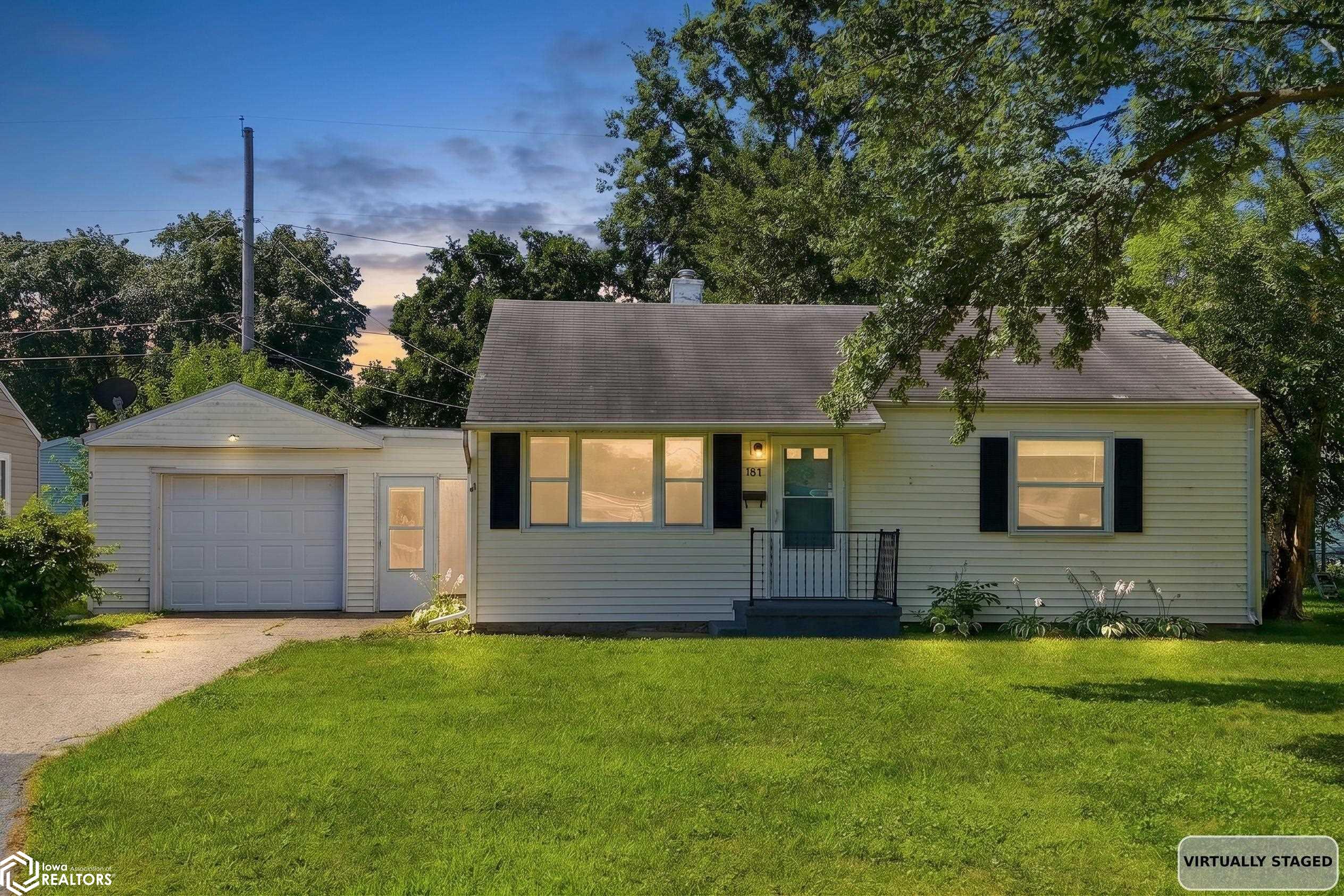 Photo 1 of 32 — 187 Indian Terrace, Burlington, IA 52601