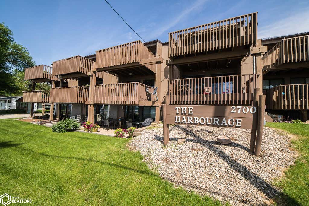 Photo of 2700 N Shore Drive #B14, Clear Lake, IA 50428 (MLS # 6341337)