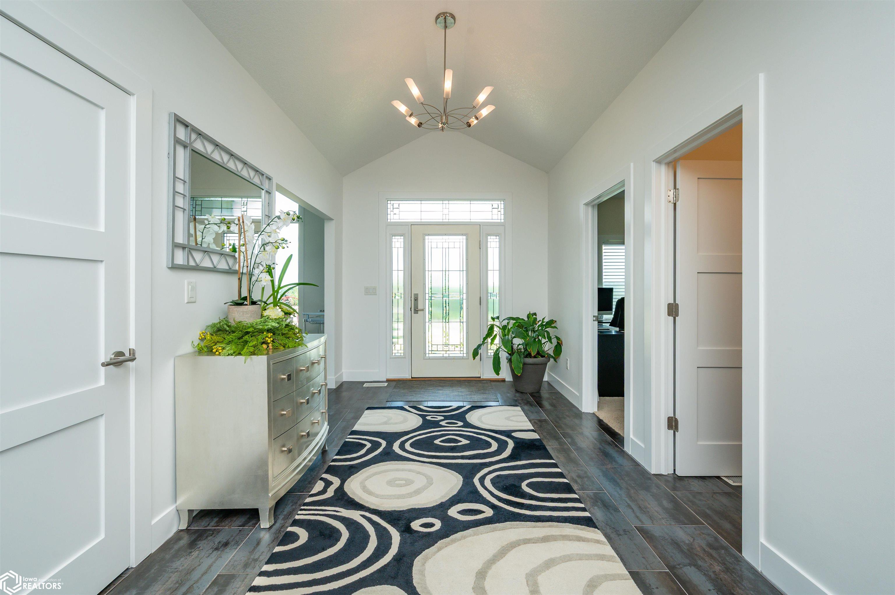 8248 Buchanan Trail