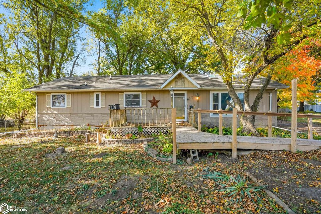 Photo of 209 Shady Lane, West Burlington, IA 52655 (MLS # 6333439)