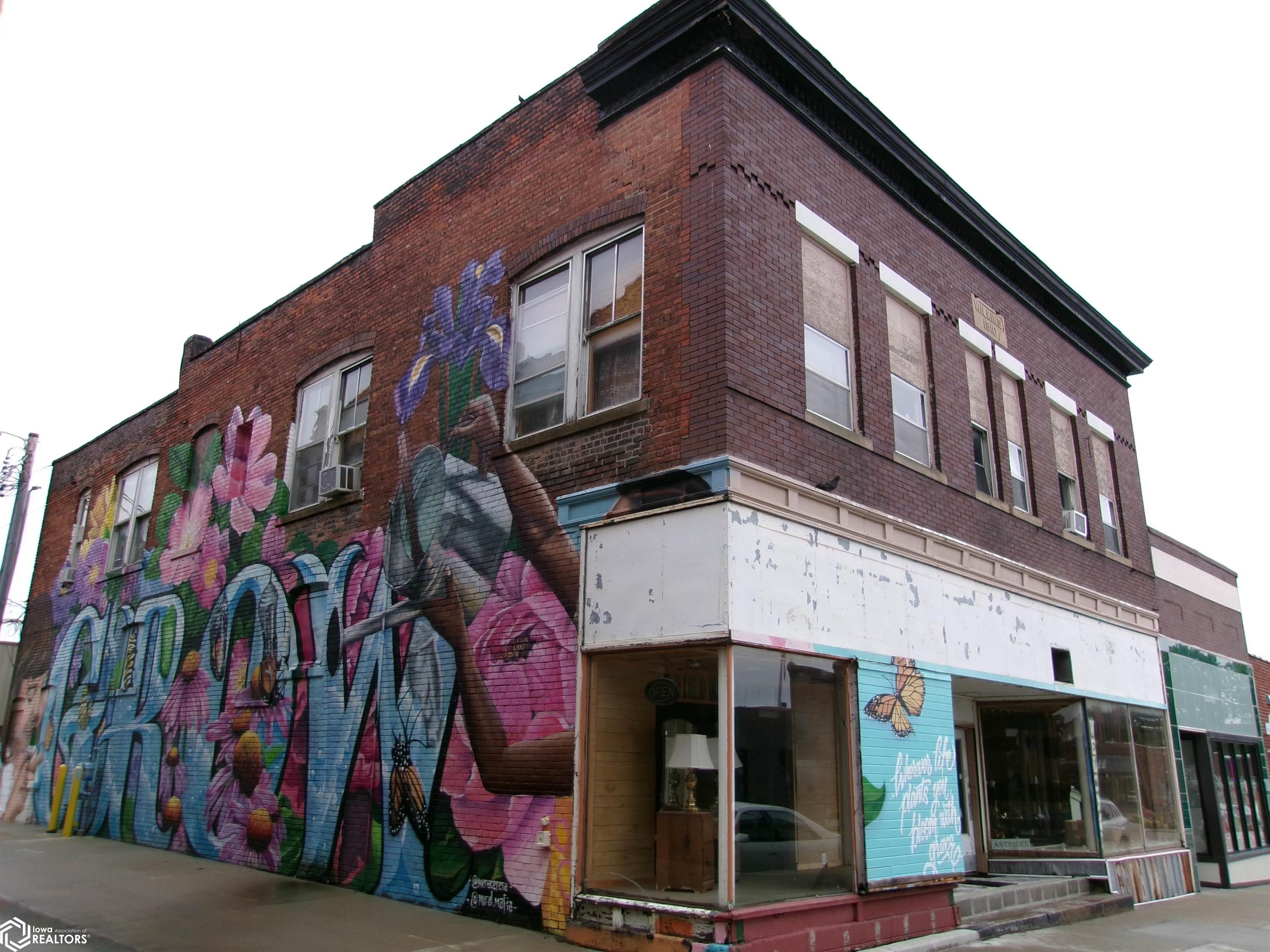 Photo 1 of 39 — 210 W Montgomery Street, Creston, IA 50801