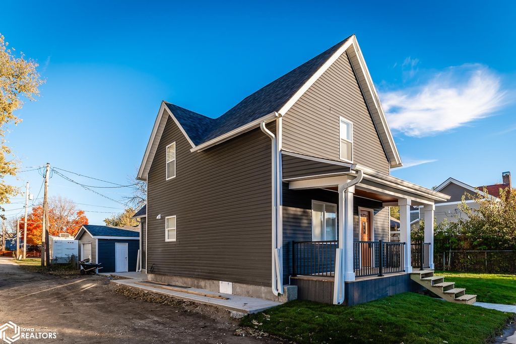 Photo of 305 N 2Nd Street, Marshalltown, IA 50158 (MLS # 6333453)