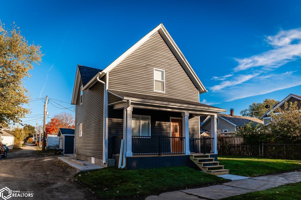 Photo of 305 N 2Nd Street, Marshalltown, IA 50158 (MLS # 6333453)