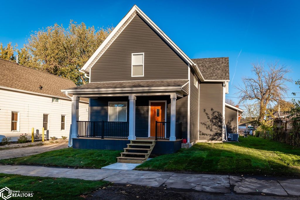 Photo of 305 N 2Nd Street, Marshalltown, IA 50158 (MLS # 6333453)