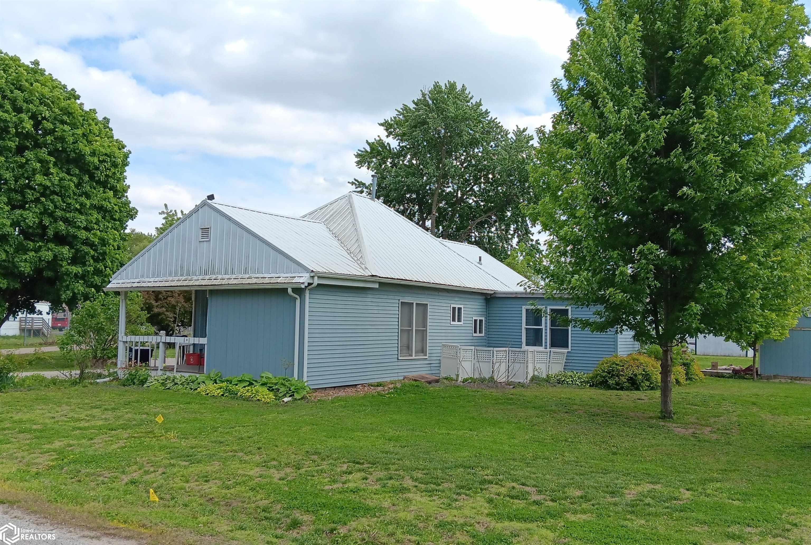 Photo 1 of 52 — 1230 Hammond Avenue, Ottumwa, IA 52501