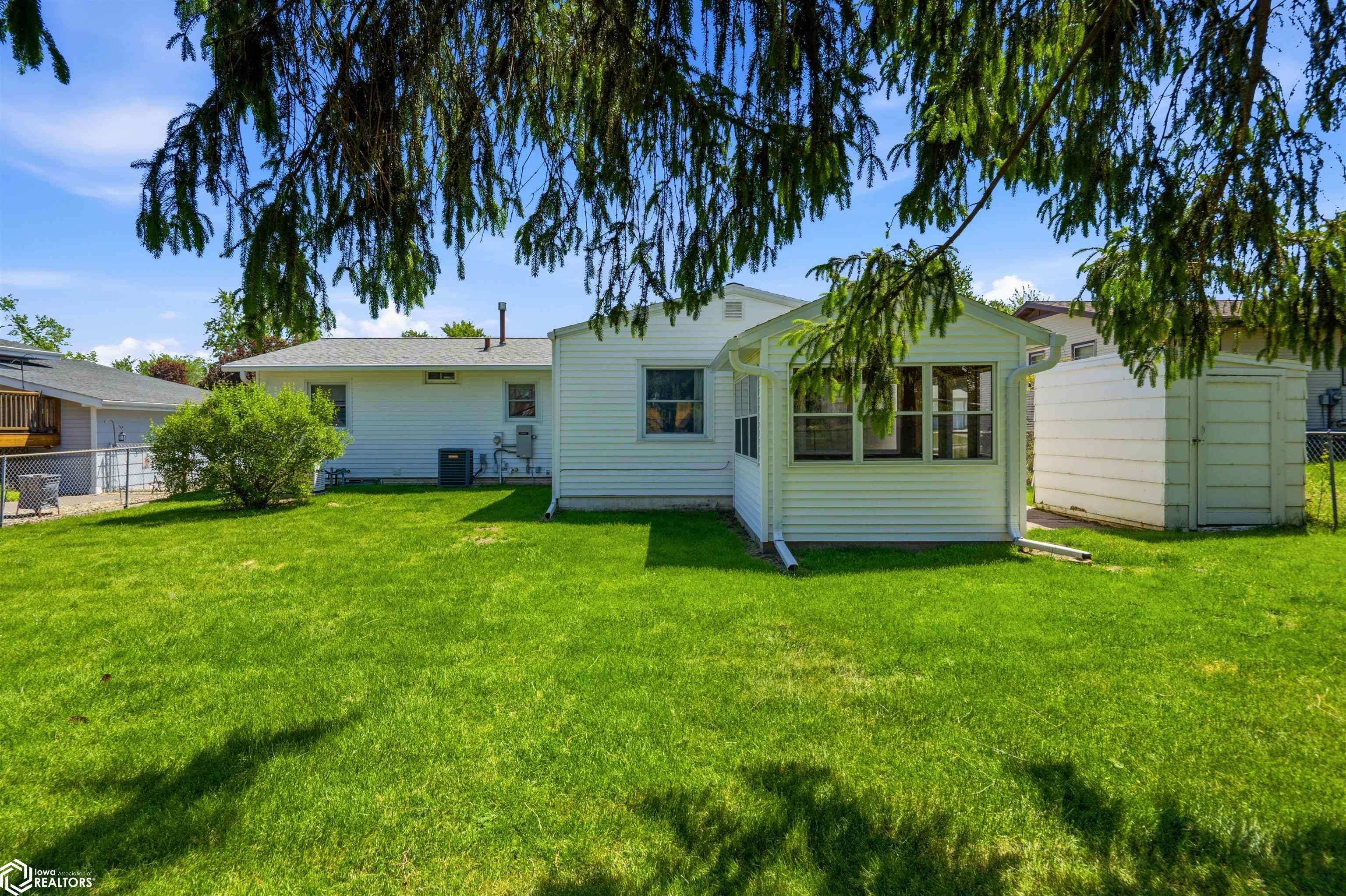 1203 Glenwood Terrace