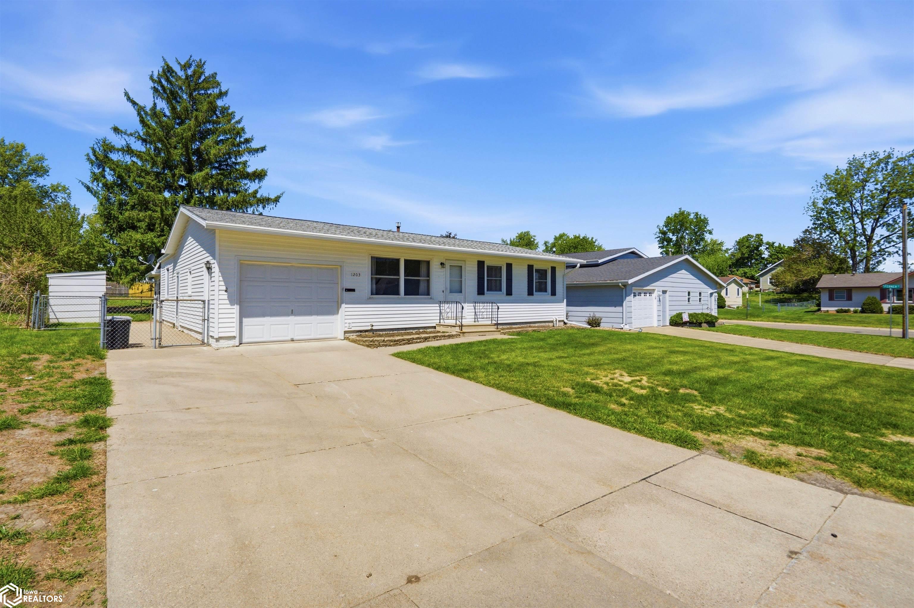 1203 Glenwood Terrace