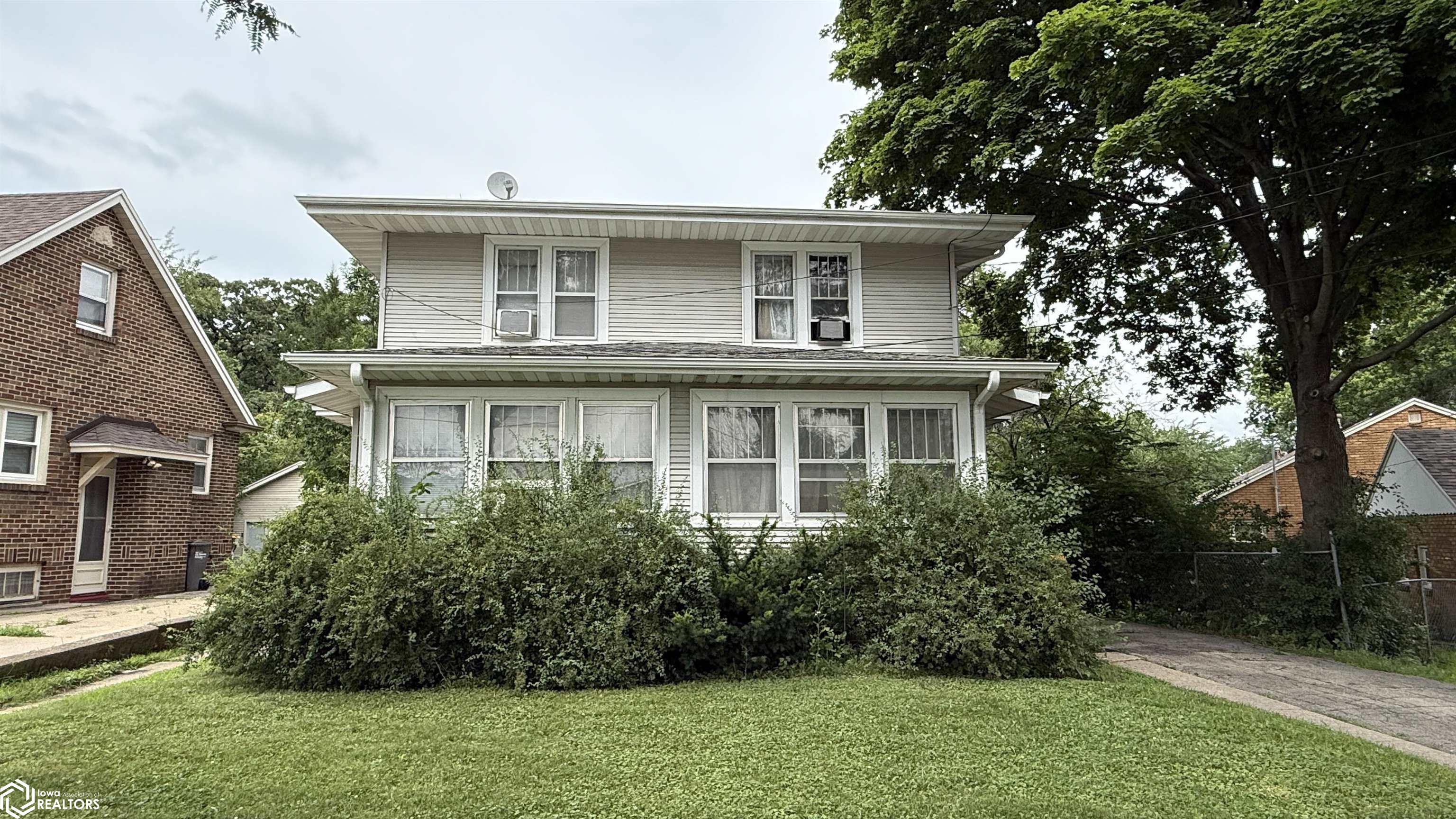 Photo 1 of 19 — 18 Linden Drive, Mason City, IA 50401