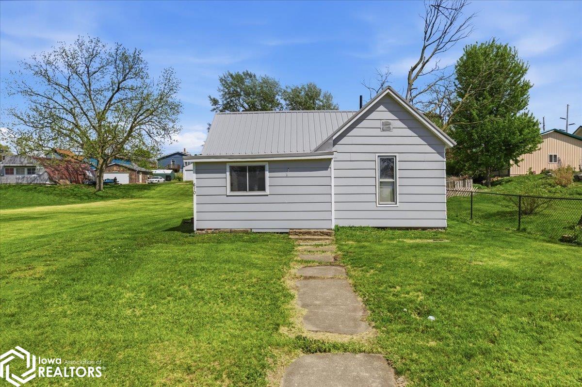 Photo 1 of 18 — 610 Center Street, Grinnell, IA 50112