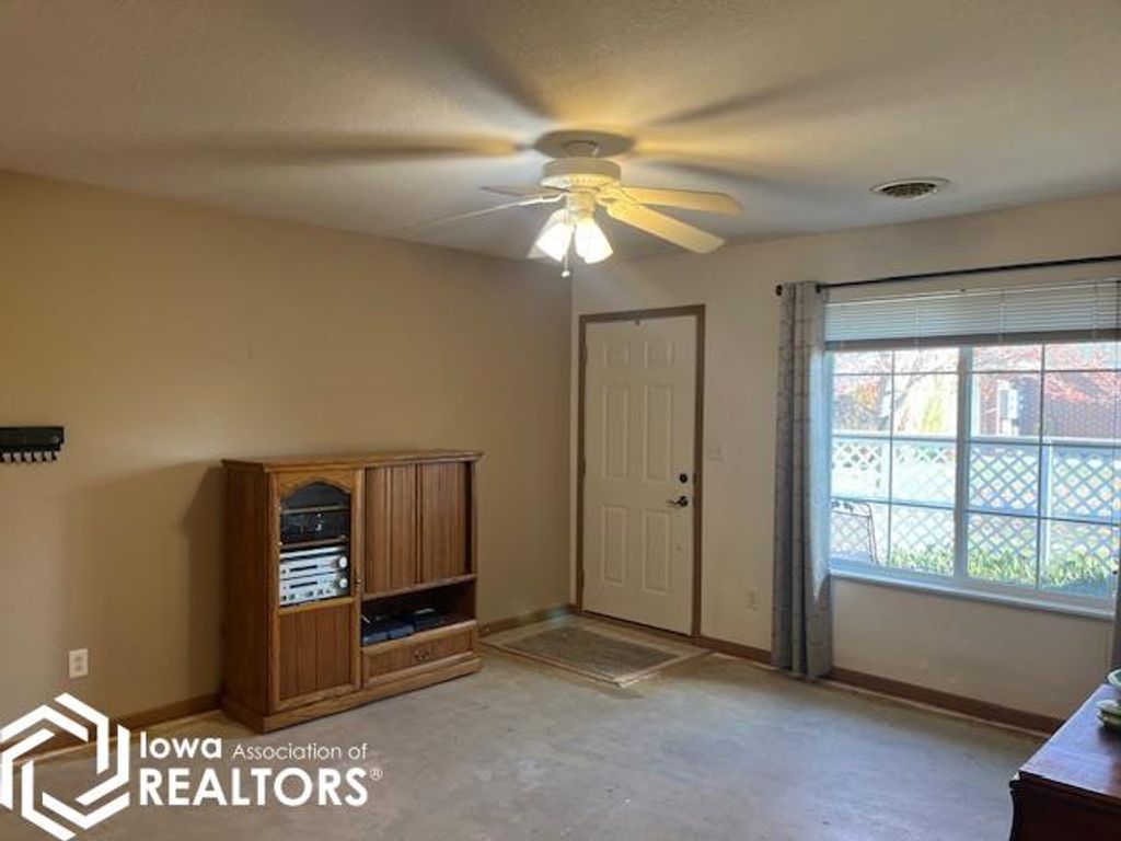 Photo of 1806 E Maple Grove Lane, Mount Pleasant, IA 52641 (MLS # 6333621)