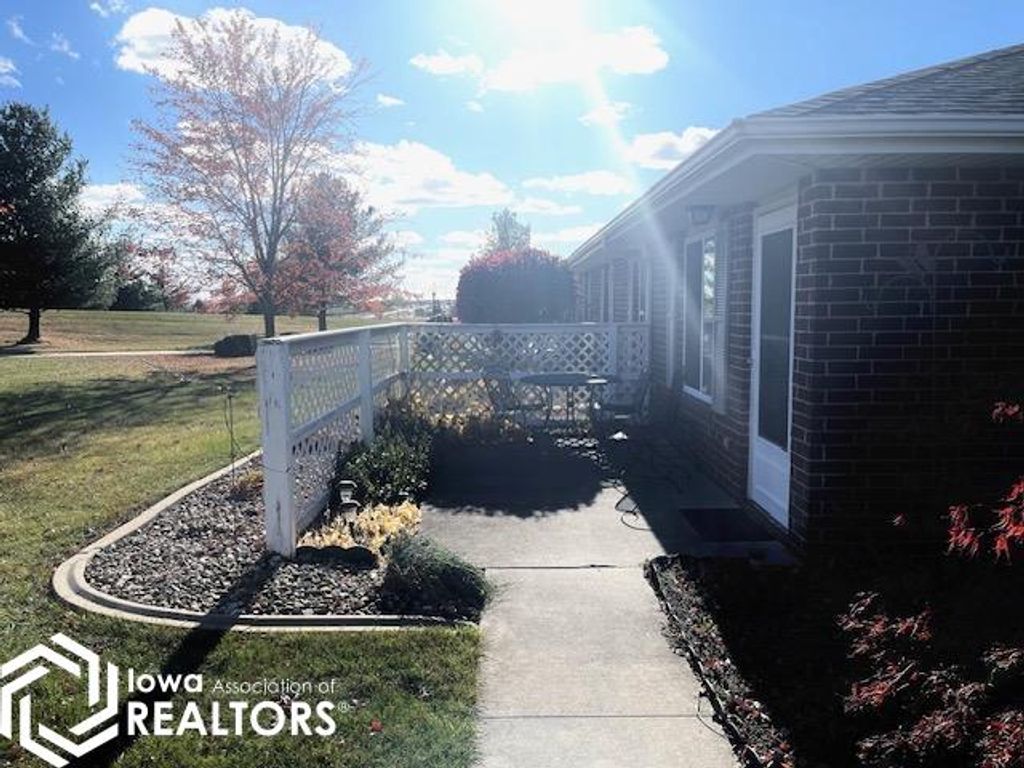 Photo of 1806 E Maple Grove Lane, Mount Pleasant, IA 52641 (MLS # 6333621)