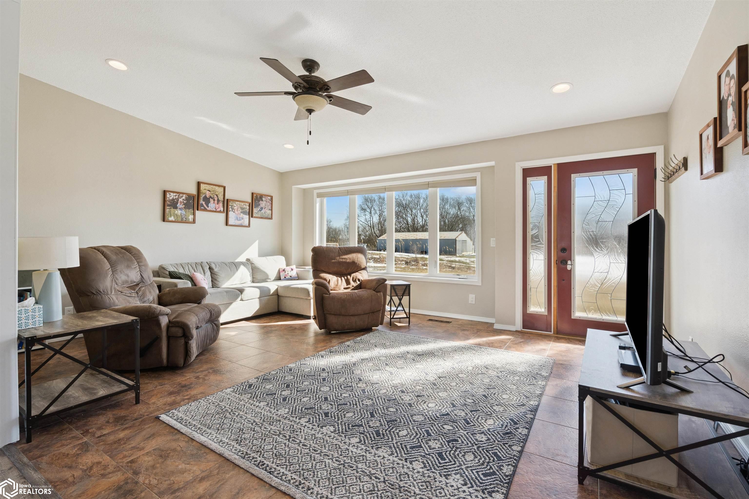 2883 Henry Des Moines Avenue