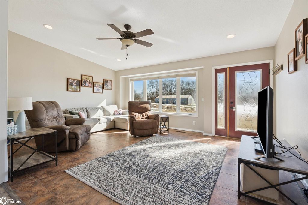 Photo of 2883 Henry Des Moines Avenue, Danville, IA 52623 (MLS # 6336496)