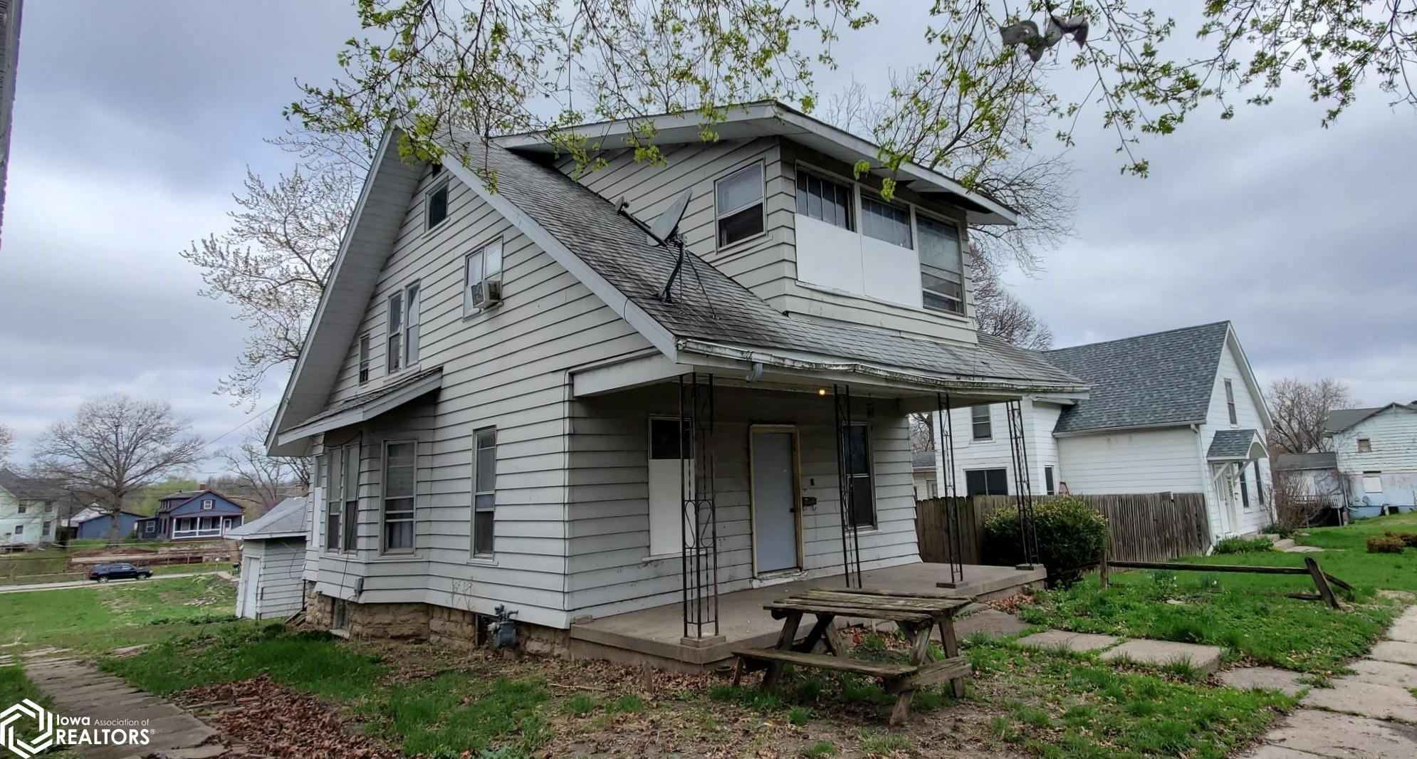 Photo 1 of 12 — 117 N Gunnison Street, Burlington, IA 52601