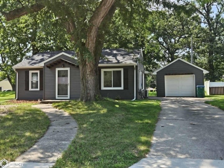 Photo 1 of 17 — 505 Lincoln Drive, Webster City, IA 50595