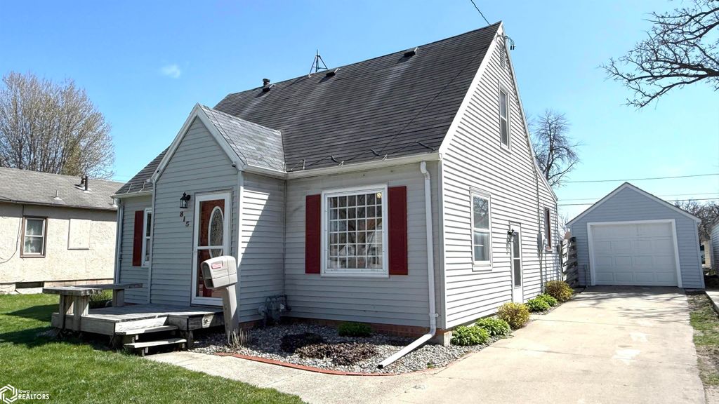 Photo of 815 16th Street NE, Mason City, IA 50401 (MLS # 6337495)