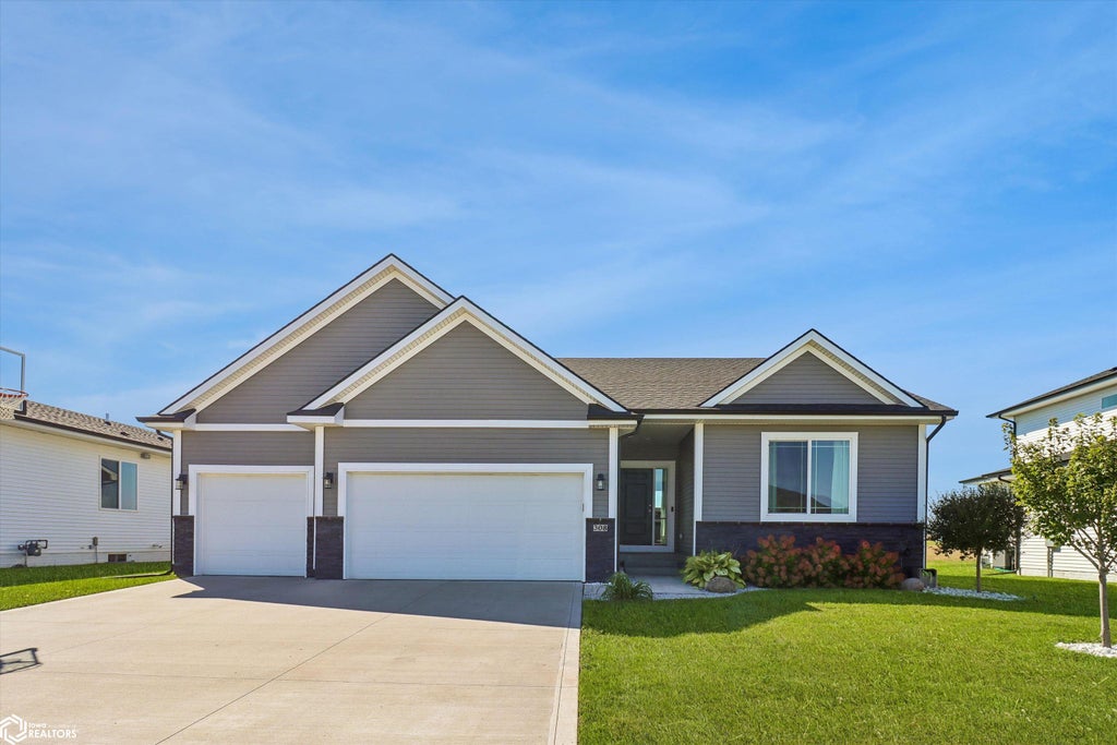 Photo of 308 Creekside Drive Southwest DR, Bondurant, IA 50035 (MLS # 6343425)