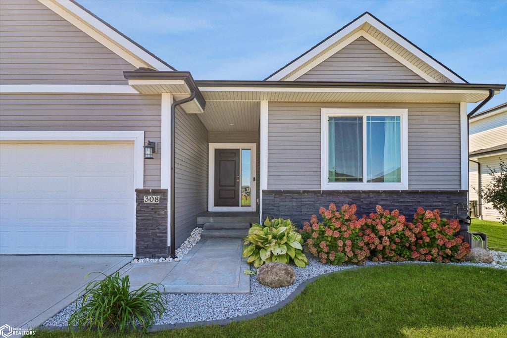 Photo of 308 Creekside Drive Southwest DR, Bondurant, IA 50035 (MLS # 6343425)