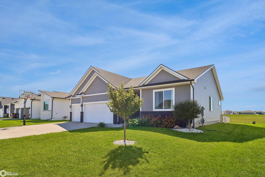 Photo of 308 Creekside Drive Southwest DR, Bondurant, IA 50035 (MLS # 6343425)