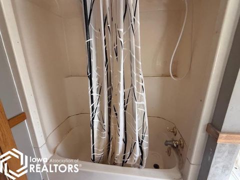 Tiny photo for 610 E Henry Street, Mount Pleasant, IA 52641 (MLS # 6336841)