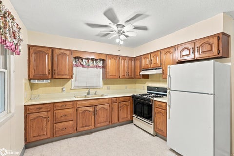 Tiny photo for 507 S Jackson Street, Mount Pleasant, IA 52641 (MLS # 6342963)