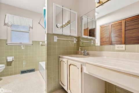 Tiny photo for 507 S Jackson Street, Mount Pleasant, IA 52641 (MLS # 6342963)