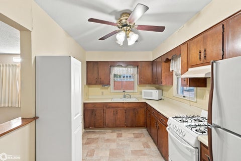 Tiny photo for 507 S Jackson Street, Mount Pleasant, IA 52641 (MLS # 6342963)