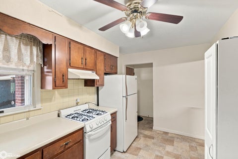 Tiny photo for 507 S Jackson Street, Mount Pleasant, IA 52641 (MLS # 6342963)