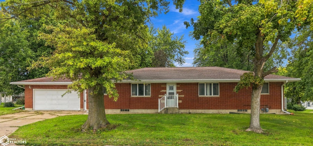 Photo of 507 S Jackson Street, Mount Pleasant, IA 52641 (MLS # 6342963)