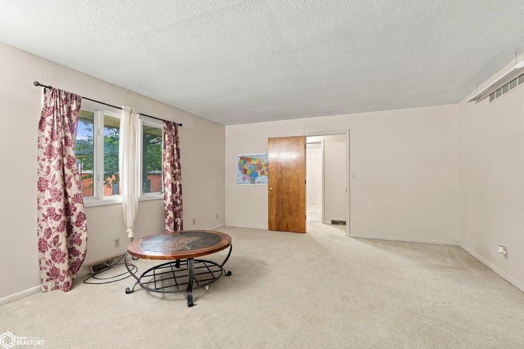Photo of 507 S Jackson Street, Mount Pleasant, IA 52641 (MLS # 6342963)