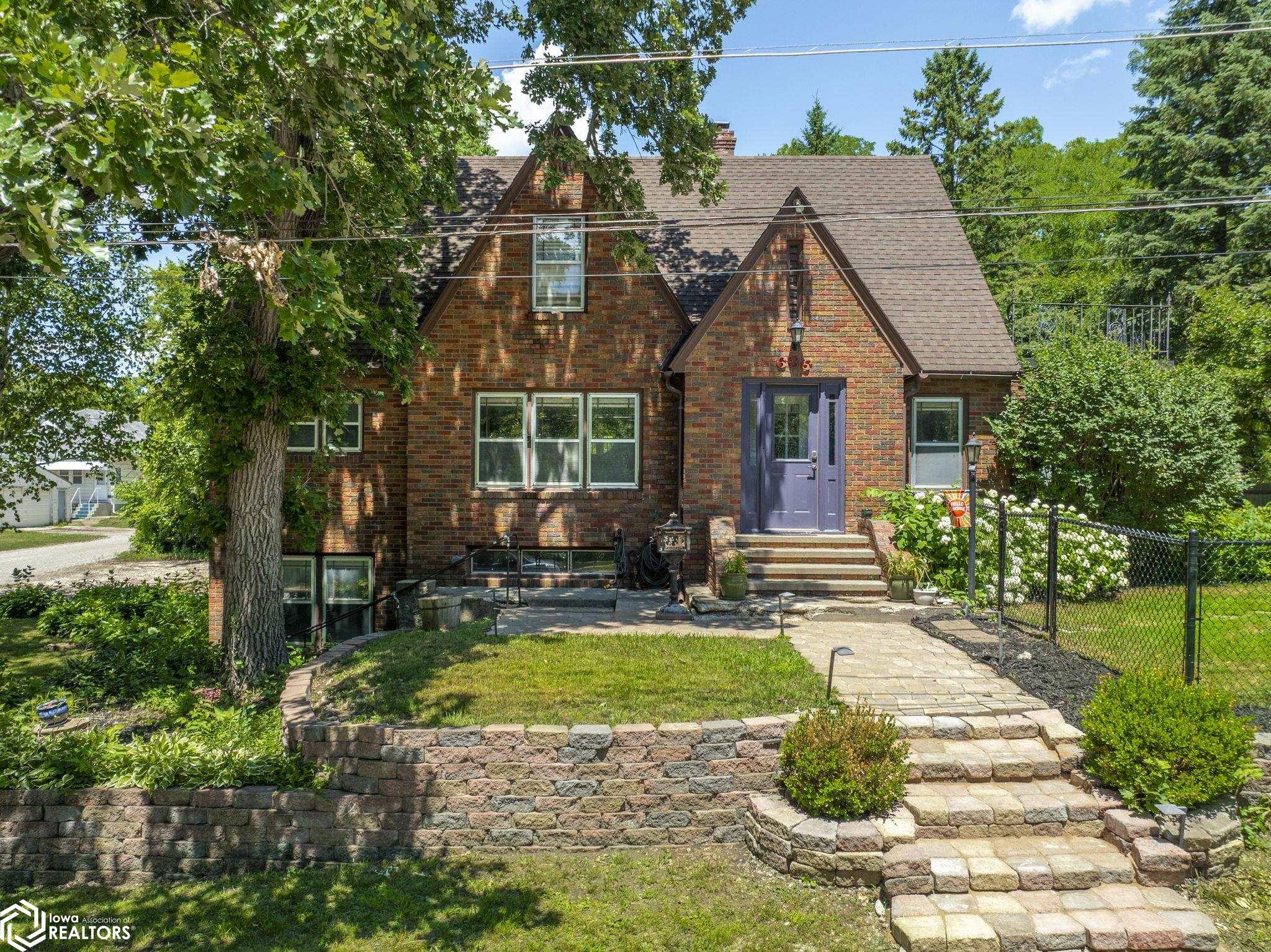 Photo 1 of 43 — 636 2nd Street NE, Mason City, IA 50401