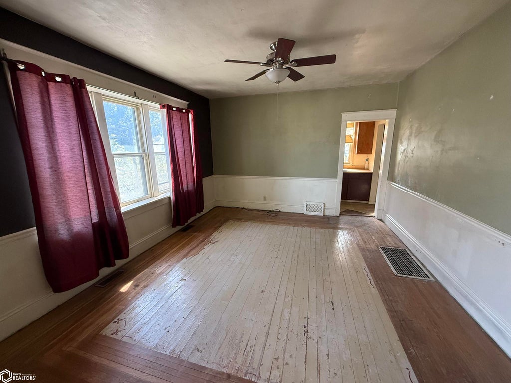 Photo of 1611 South Street, Burlington, IA 52601 (MLS # 6343523)