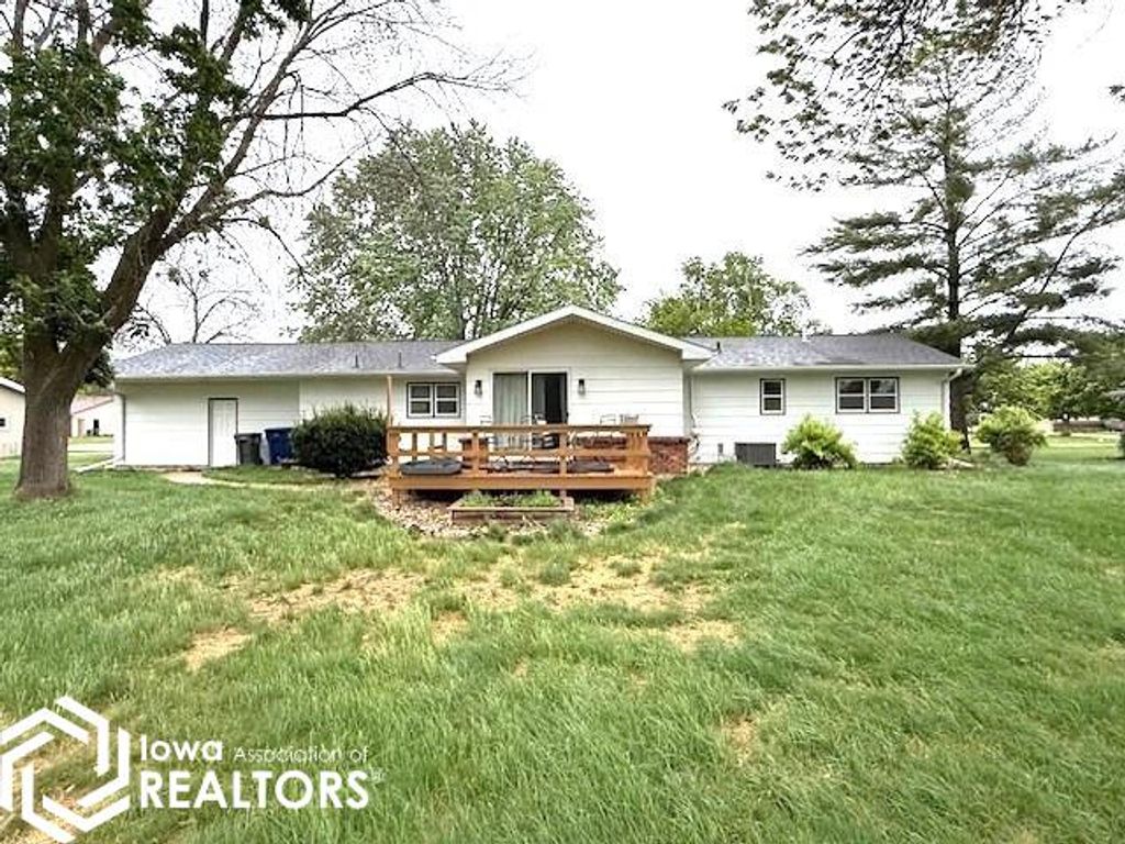 Photo of 1523 W 18th Avenue, Spencer, IA 51301 (MLS # 6334981)