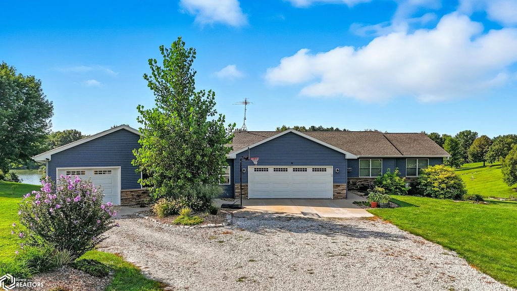 Photo of 3327 Terrace Lake RD, Crawfordsville, IA 52621 (MLS # 6333072)