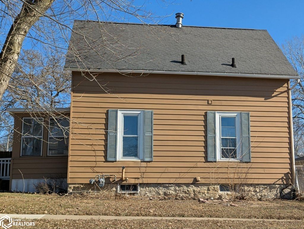 Photo of 1821 DIVISION Street, Burlington, IA 52601 (MLS # 6335016)