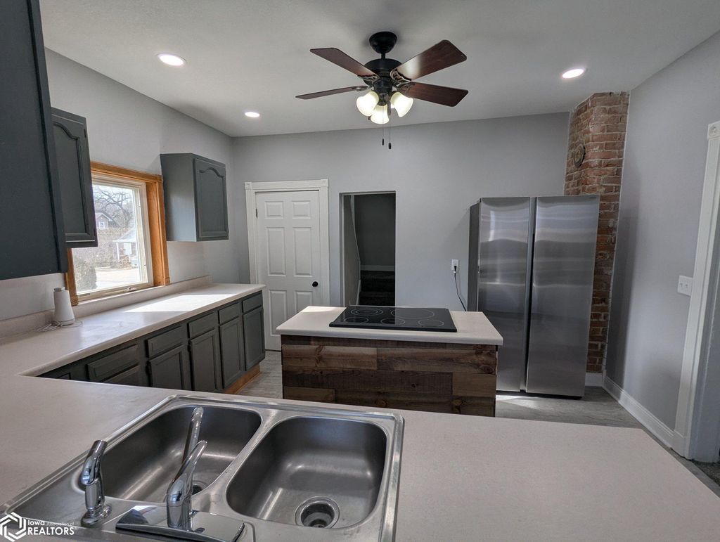 Photo of 1821 DIVISION Street, Burlington, IA 52601 (MLS # 6335016)