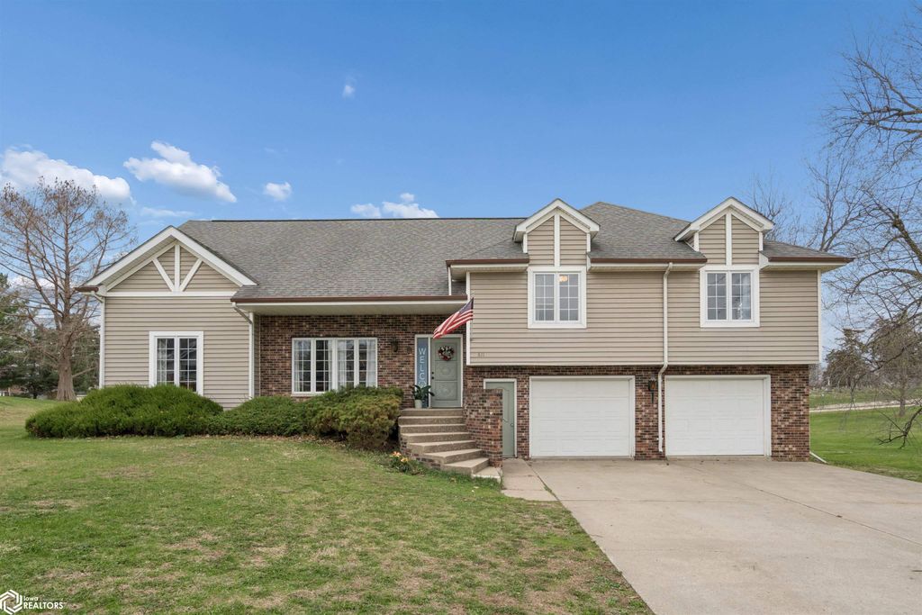 Photo of 611 S Adams St. Ct, Mount Pleasant, IA 52641 (MLS # 6336880)