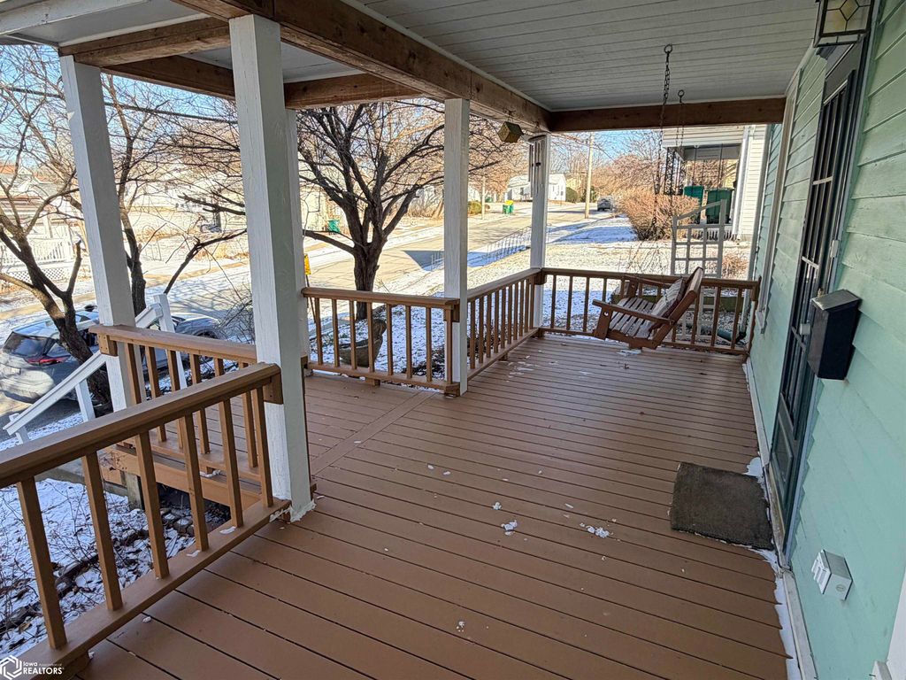 Photo of 300 E Madison Avenue, Fairfield, IA 52556 (MLS # 6335000)