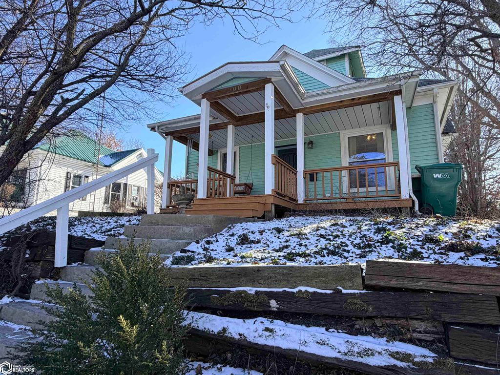 Photo of 300 E Madison Avenue, Fairfield, IA 52556 (MLS # 6335000)