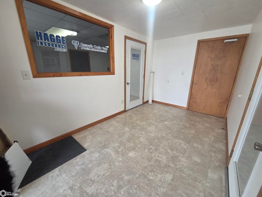Photo of 207 S Harrison Street #2, Mount Pleasant, IA 52641 (MLS # 6334335)