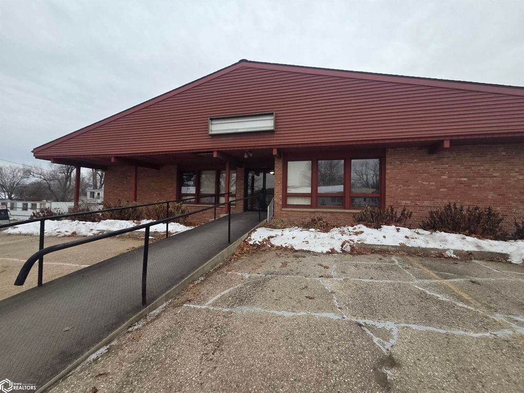 Photo of 207 S Harrison Street #2, Mount Pleasant, IA 52641 (MLS # 6334335)