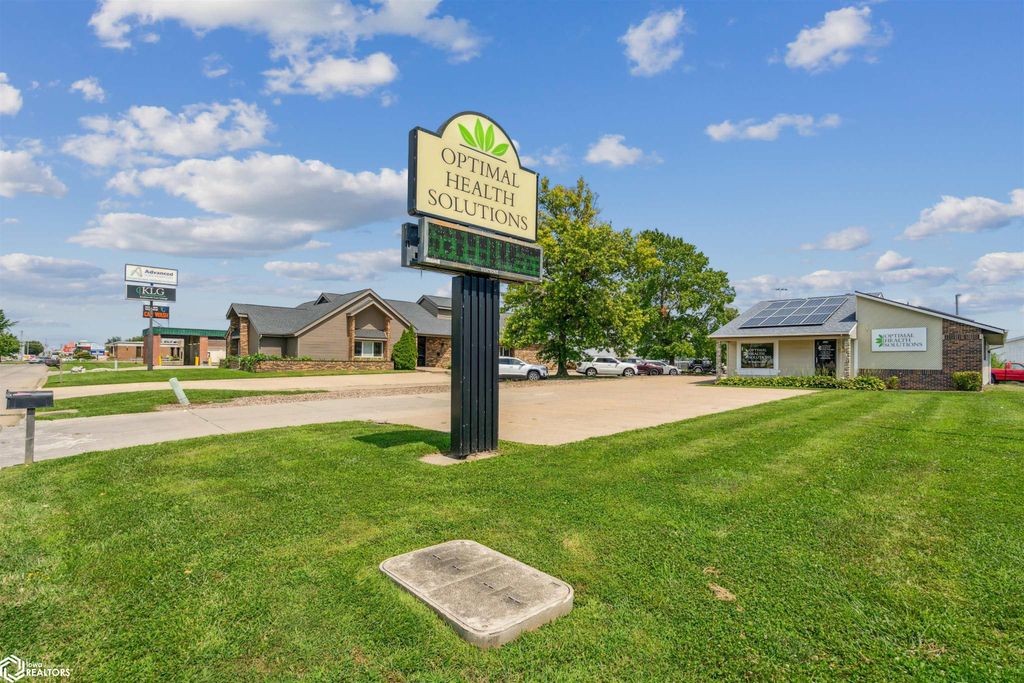 Photo of 580 S Roosevelt Avenue, Burlington, IA 52601 (MLS # 6330829)