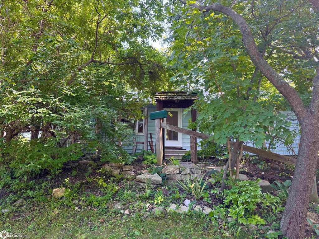 Photo of 703 N 3Rd Street, Fairfield, IA 52556 (MLS # 6342428)