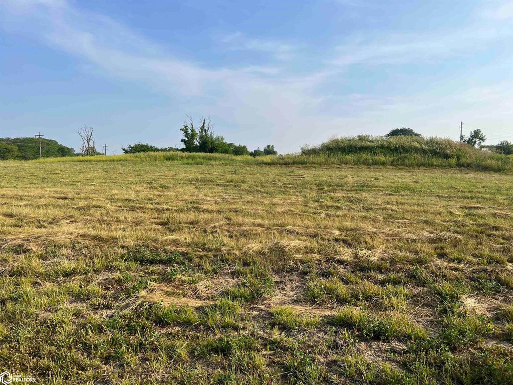 Photo of LOT 12 Pin Oaks Ln, Mount Pleasant, IA 52641 (MLS # 6308605)