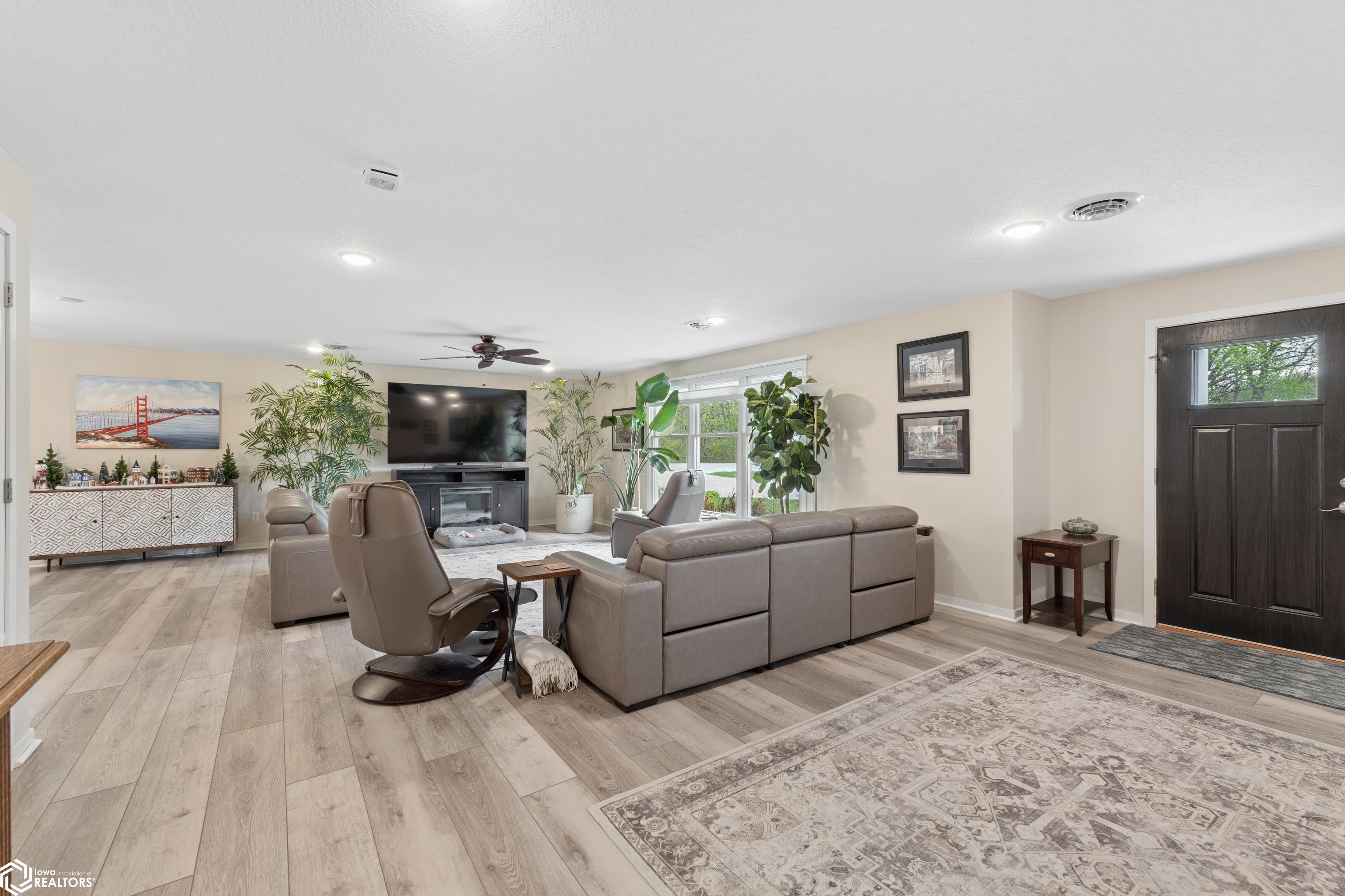 401 Oak Hill Court