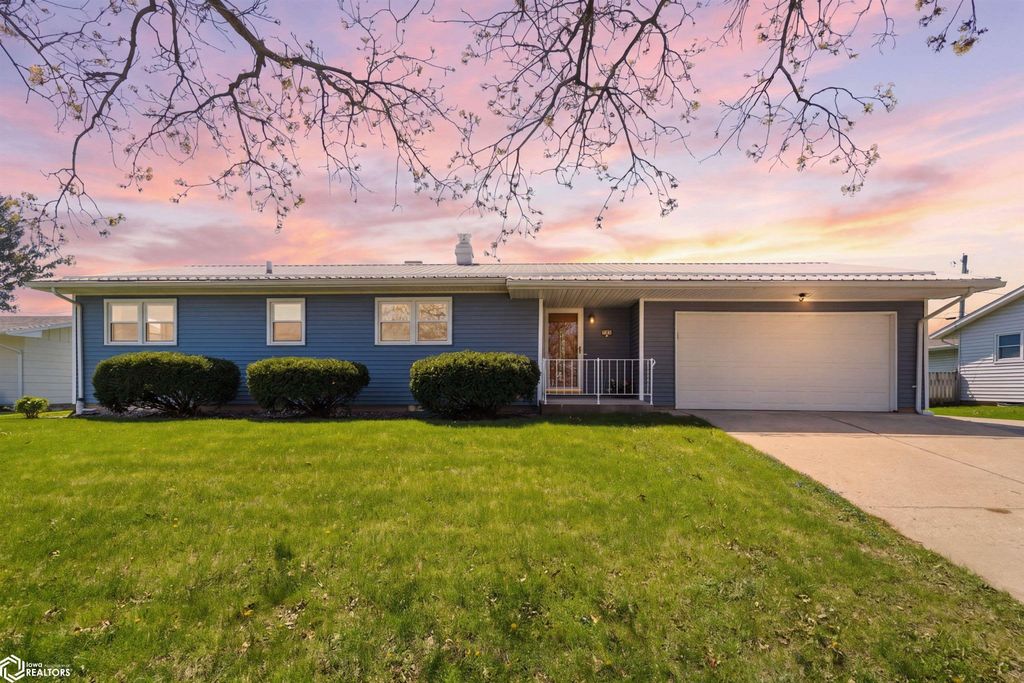Photo of 209 Thomas Drive, Marshalltown, IA 50158 (MLS # 6337544)